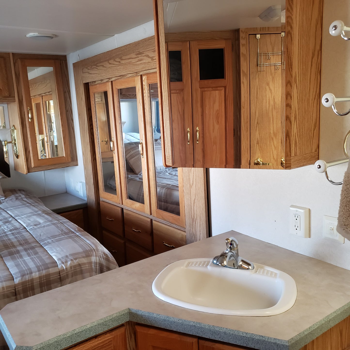 2002 Holiday Rambler Ambassador 36' PBD